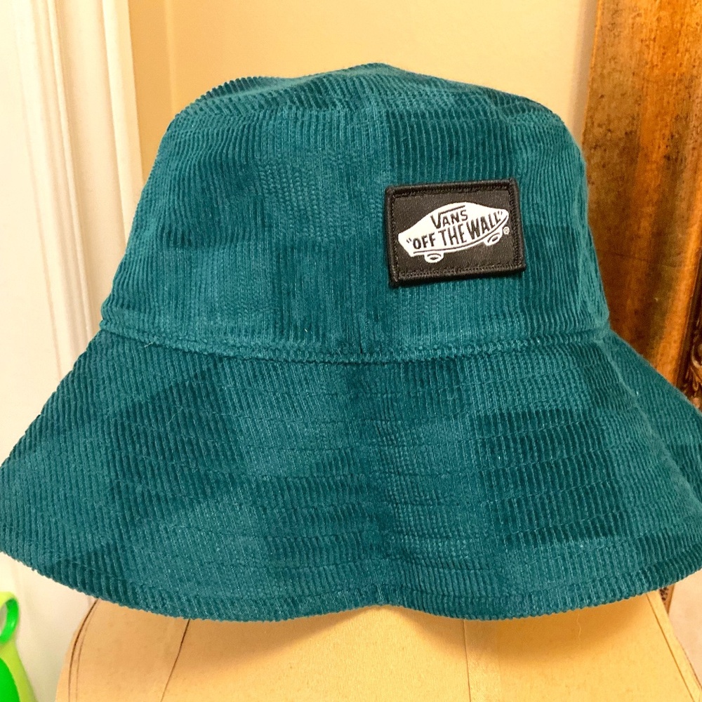Vans hat for girls, green color, size ML,